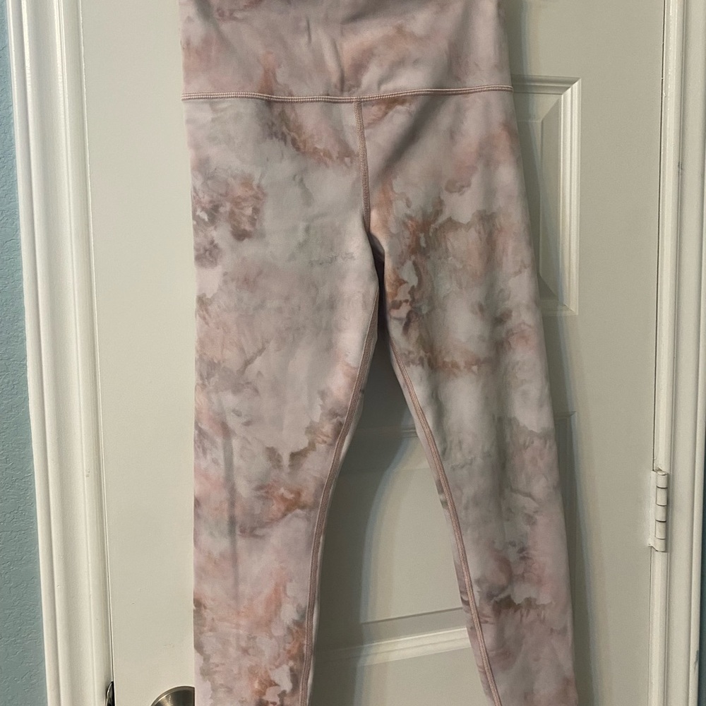 Super cute Athleta Elation Snow Dye 7/8 tights/ leggings size small